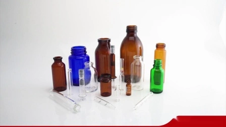 エッセンシャル オイルの瓶詰めに使用されるダークブラウンのガラス製スポイト ボトル