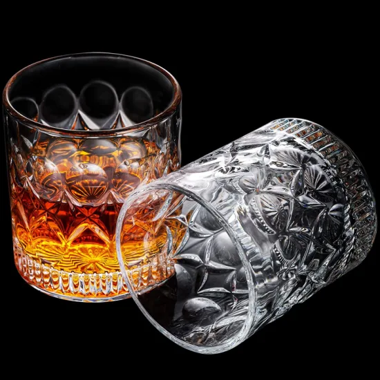 クラシックな鉛フリーのロッククリスタルガラス製の9.5オンスのウイスキーグラス。
