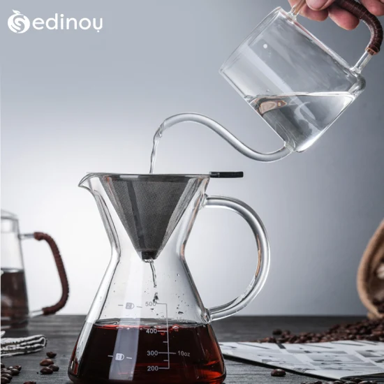 透明なホウケイ酸ガラスのコーヒーメーカー、コーヒーメーカー、グラスに注ぐ
